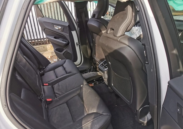 Volvo XC 60 cena 41900 przebieg: 20000, rok produkcji 2019 z Warszawa małe 254